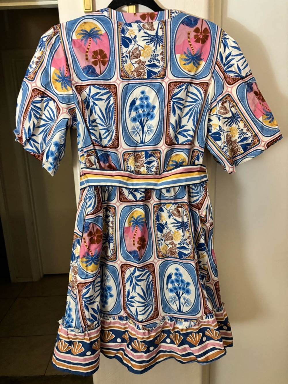 NWT Joie Colorful Botanical Print Belted Puff Sleeve Dress, with pockets, Size 6 - Picture 3 of 3